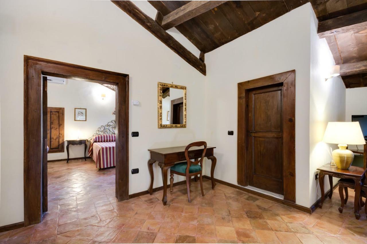 Castello Di Caccuri Suites Zewnętrze zdjęcie